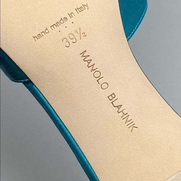 Manolo Blahnik Laalita 50 Embellished Buckle Satin Mules size 39.5 - Picture 13 of 13
